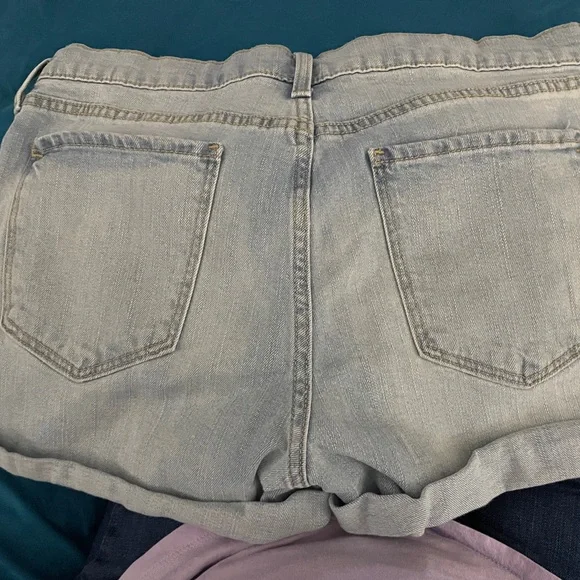 Old Navy ladies Jean shorts size 12 boyfriend ripped style - Picture 2 of 5